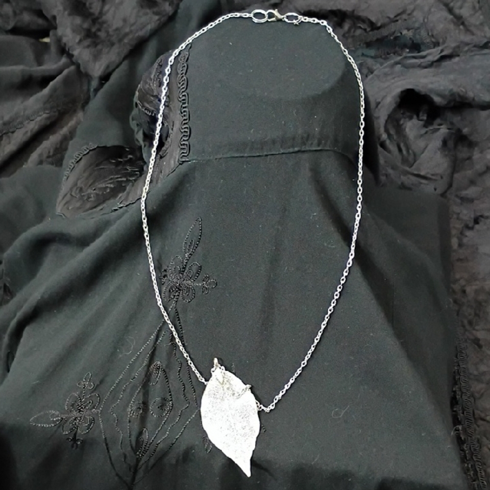 Elegant Silver Leaf Necklace